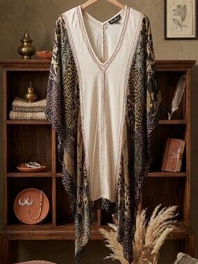 Boho Printed V-Neck Women's Ponch Top in Blush and Black